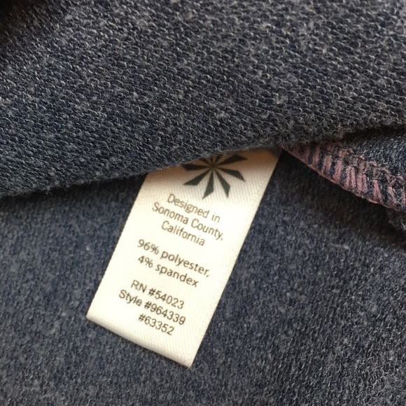 Athleta Scoop Neck Pullover w hi Lo hem - Picture 6 of 8